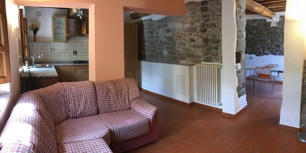 Traditional Duplex, 2 Bedrooms (Acacia) photo 3