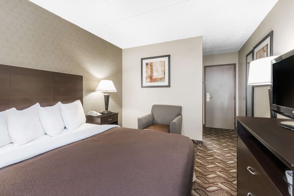 Room, 1 Queen Bed, Non Smoking (Efficiency) - Photo 1