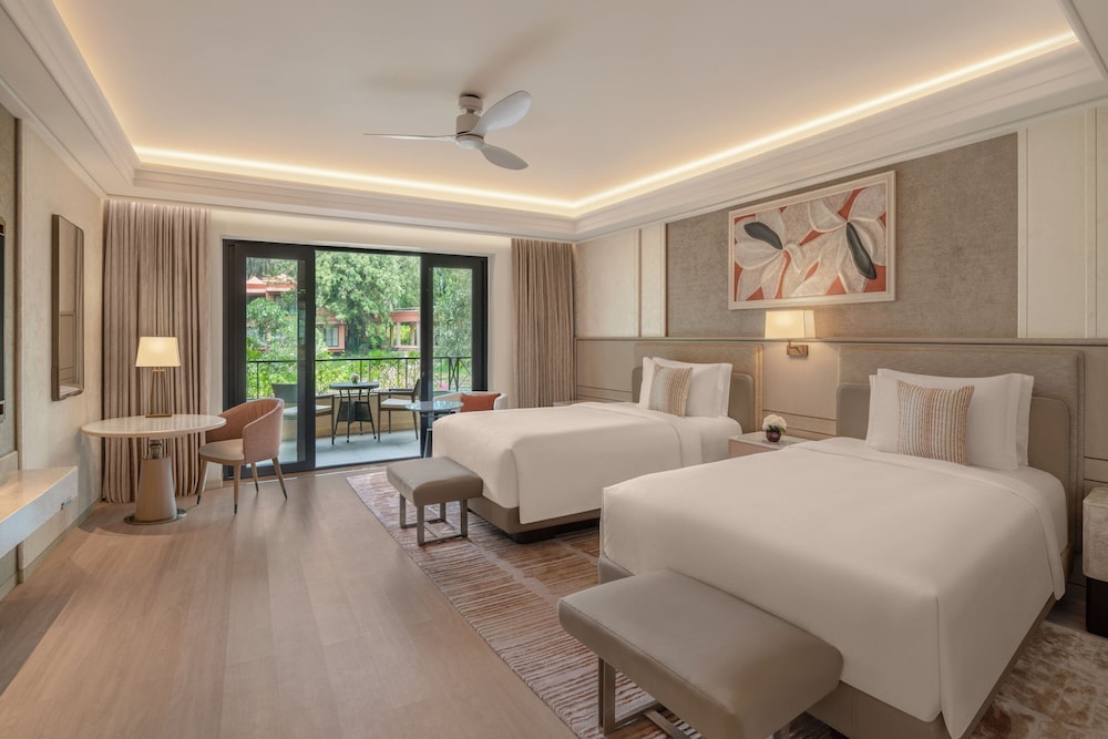 Grand Room, 2 Twin Beds, Lagoon View - Photo 5