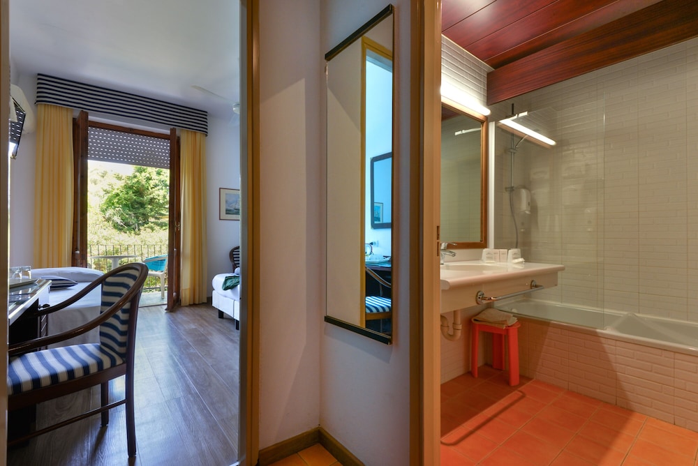 Classic Double Room - Photo 49