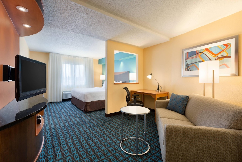 Executive Suite, 1 King Bed With Sofa Bed - Photo 1