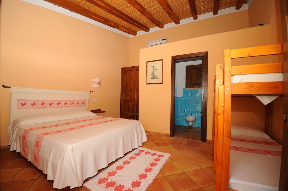 Quadruple Room - Photo 5