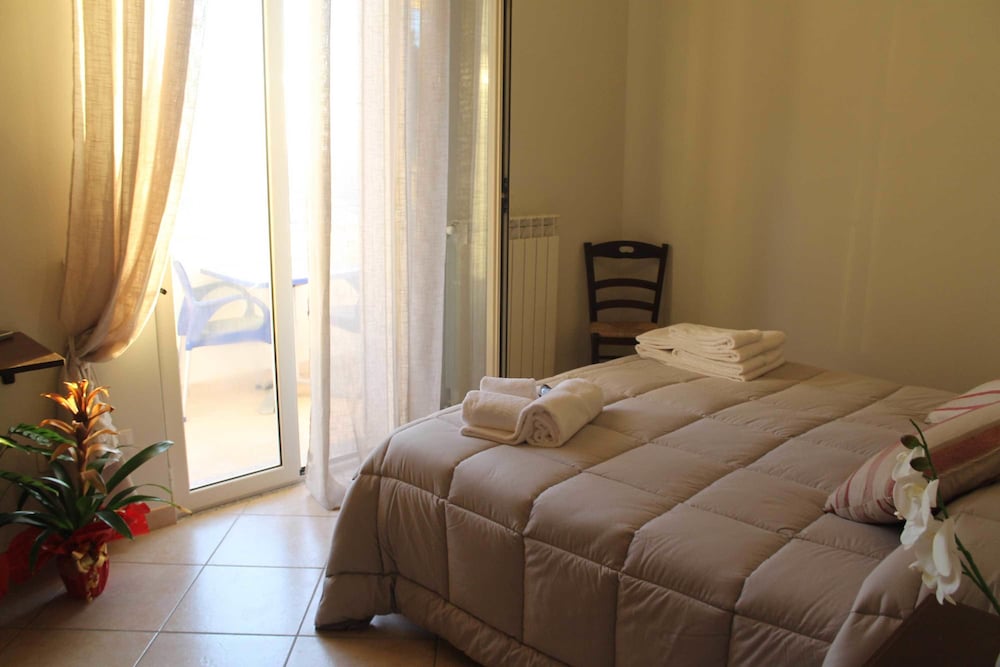 Double Room, Shared Bathroom photo 1