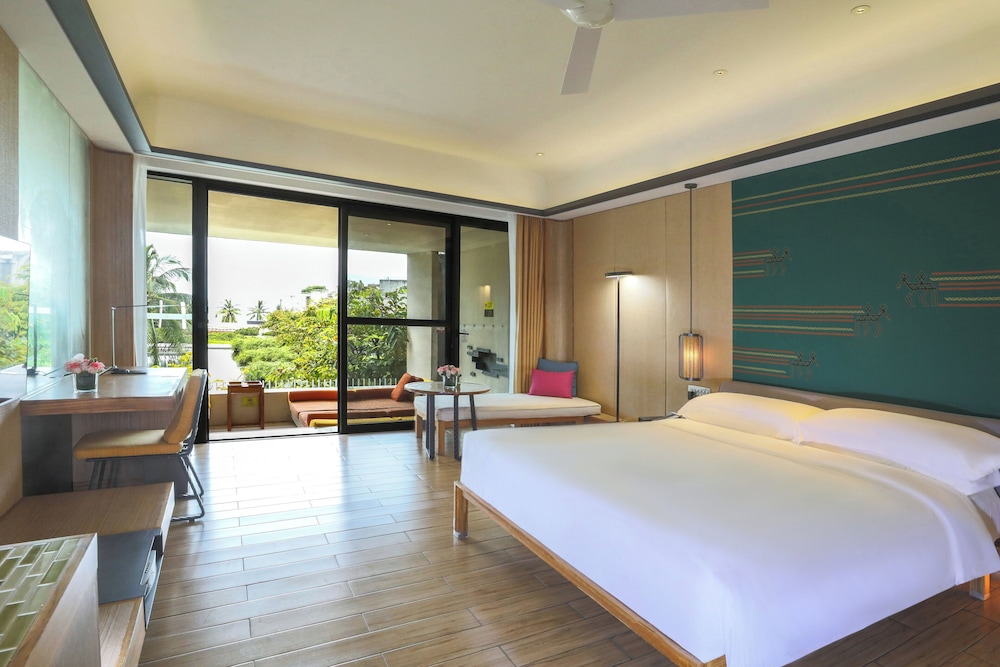 Classic Room, 1 King Bed, Garden View (Outdoor Living Area) - Photo 1