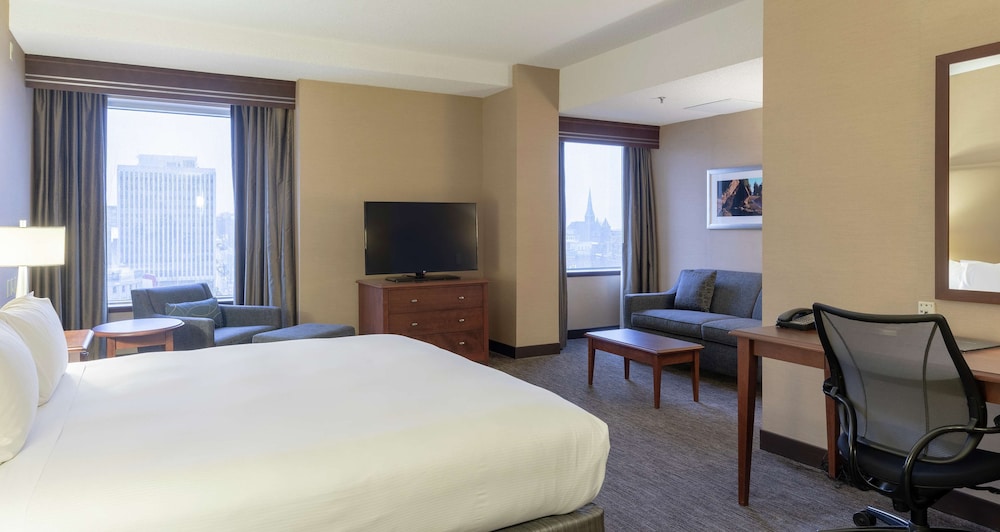 Junior Suite, One King Bed, Club Floor