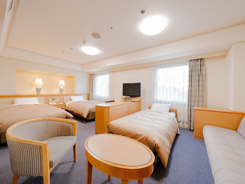 Deluxe Twin Room with 2 Single and 2 Extra Beds, Smoking