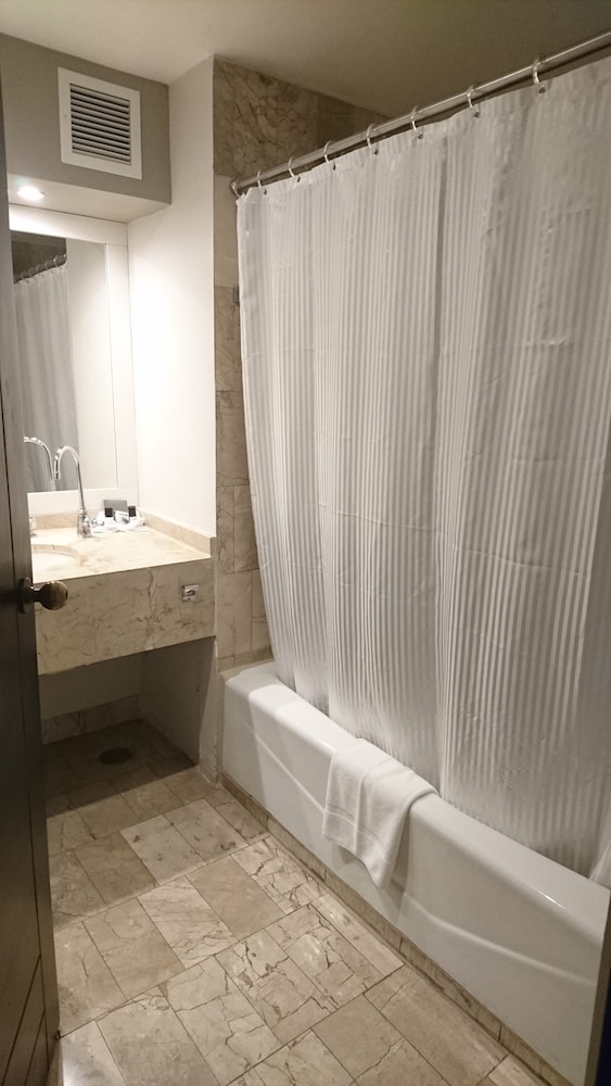 Executive Room - Photo 7