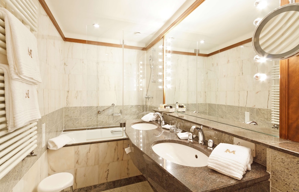 Deluxe Room - Photo 6