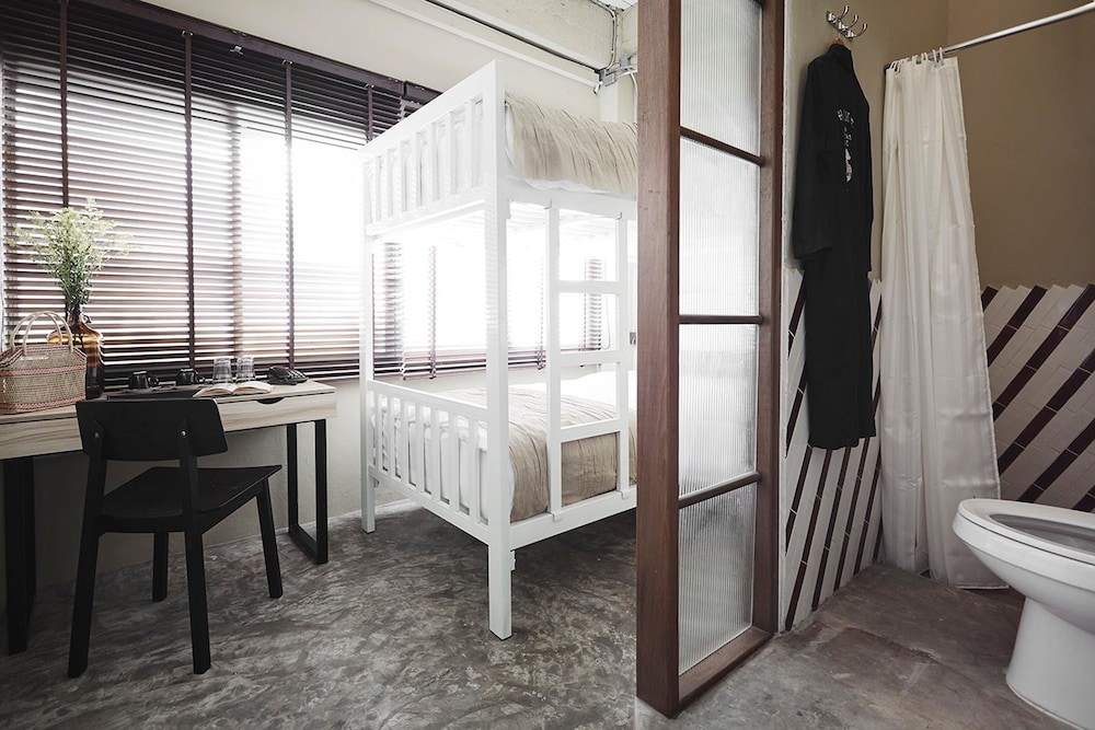 No.1 Bunkbed with Bathroom photo 2