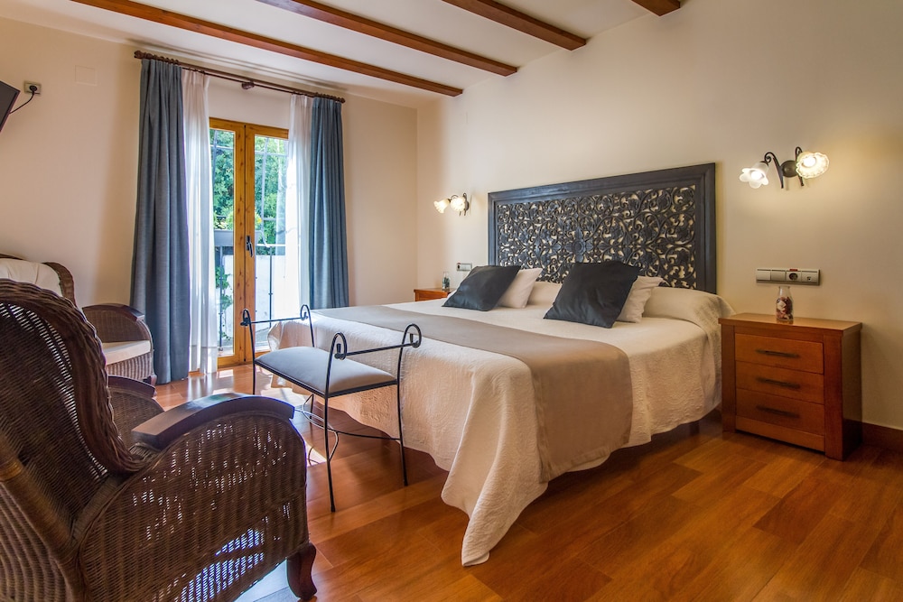 Standard Double Room, 1 King Bed - Photo 1