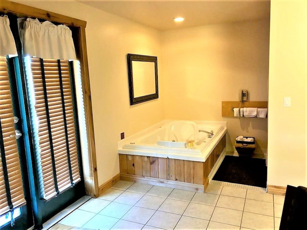 Honeymoon Suite photo 3