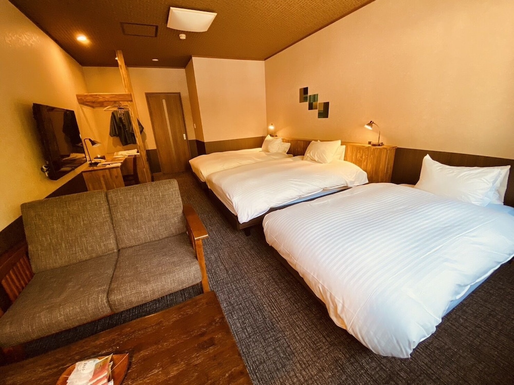 Twin Room with Shower- Non-Smoking photo 3