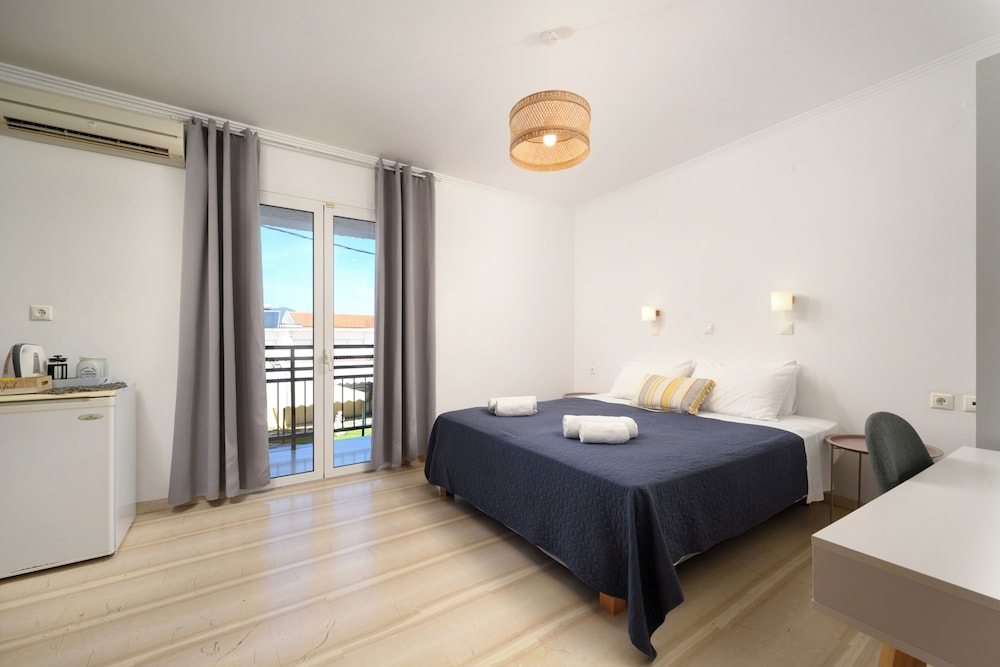 Superior Studio, Pool View (2 Adults)