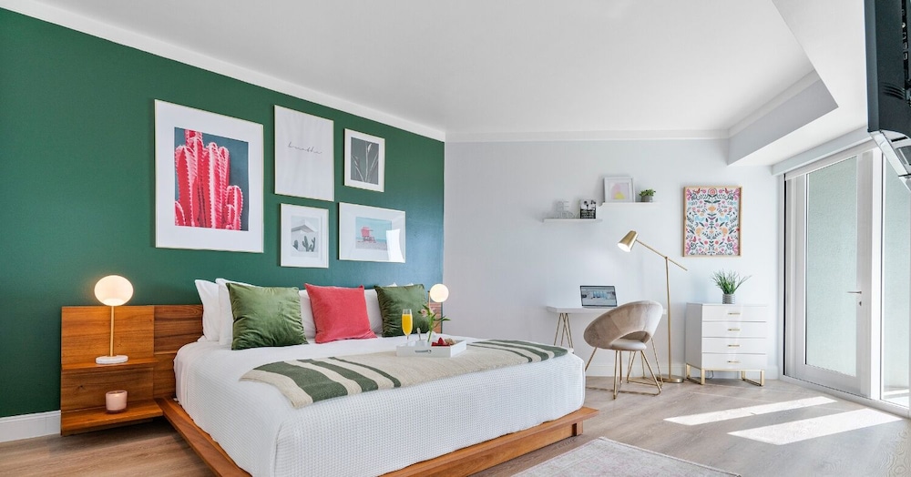 Deluxe Apartment, 1 King Bed with Sofa bed, Balcony, Ocean View1614