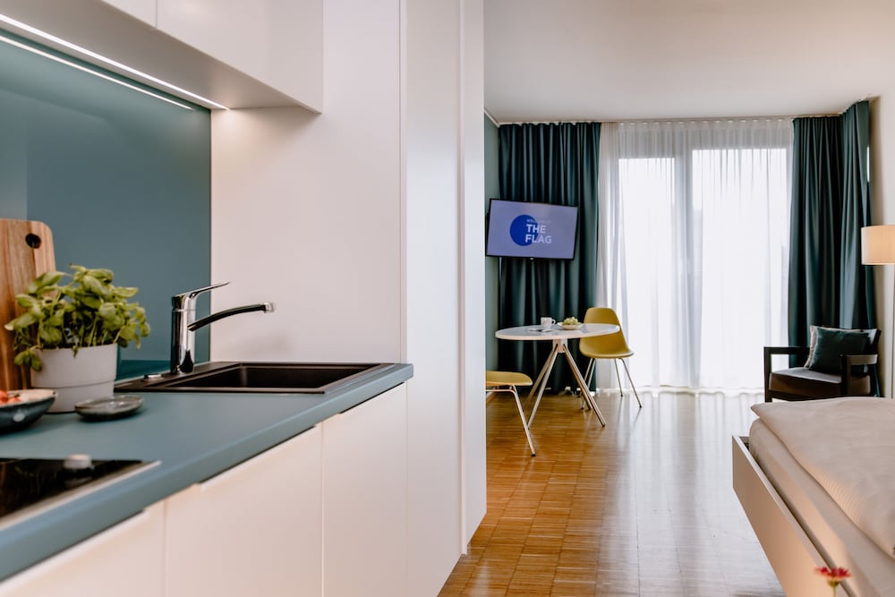 Comfort Double Room, 1 Queen Bed, Kitchenette thumbnail 6