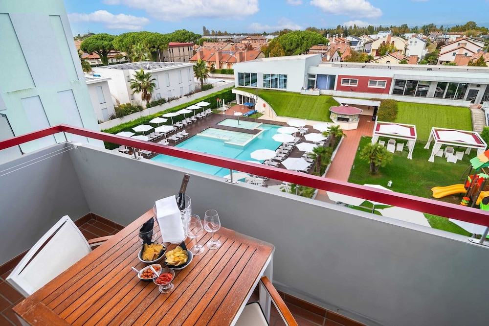 Classic Apartment, 2 Bedrooms, Balcony, Pool View (Suite Domino Large) photo 1