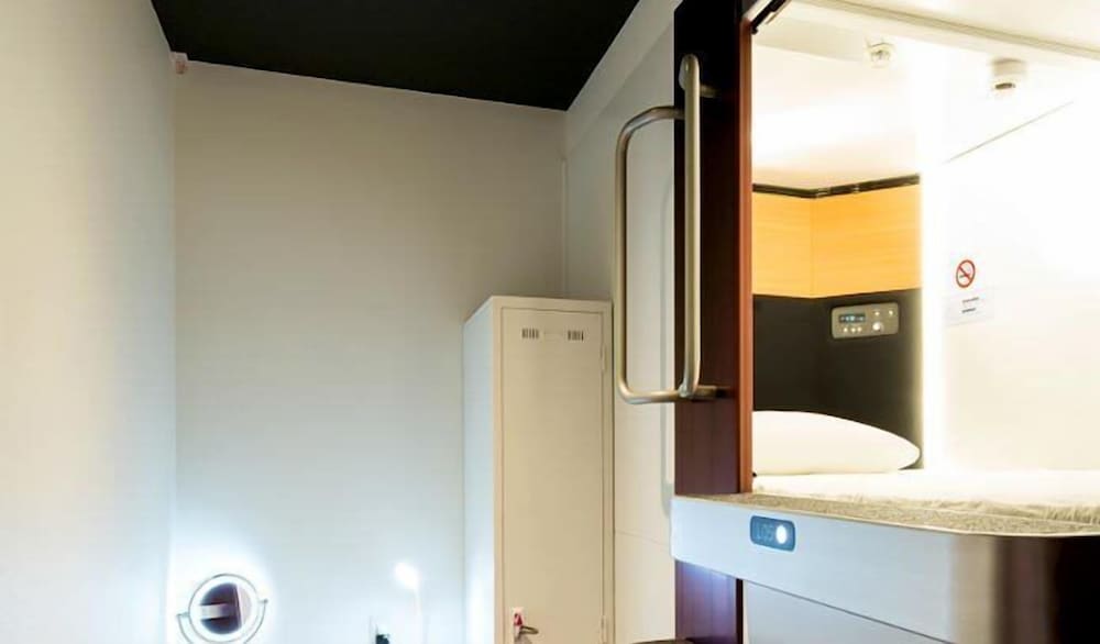 Cabin Type Capsule, Women Only photo 3
