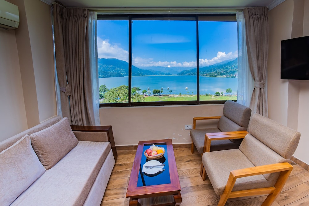 Standard Suite, Lake View - Photo 13