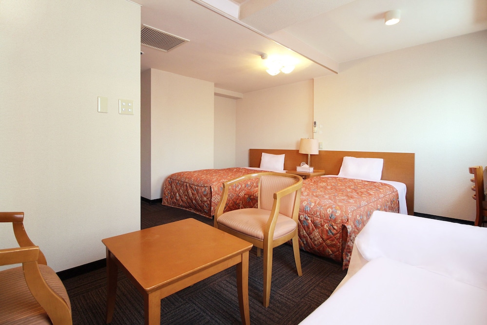 Twin Room with Sofa Bed, Non-Smoking - Photo 11