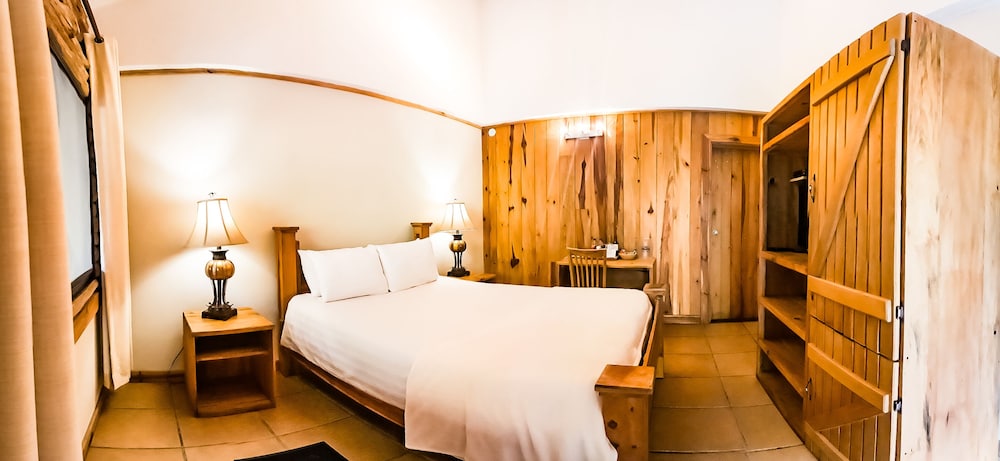 Double Room 1 Queen Bed photo 1