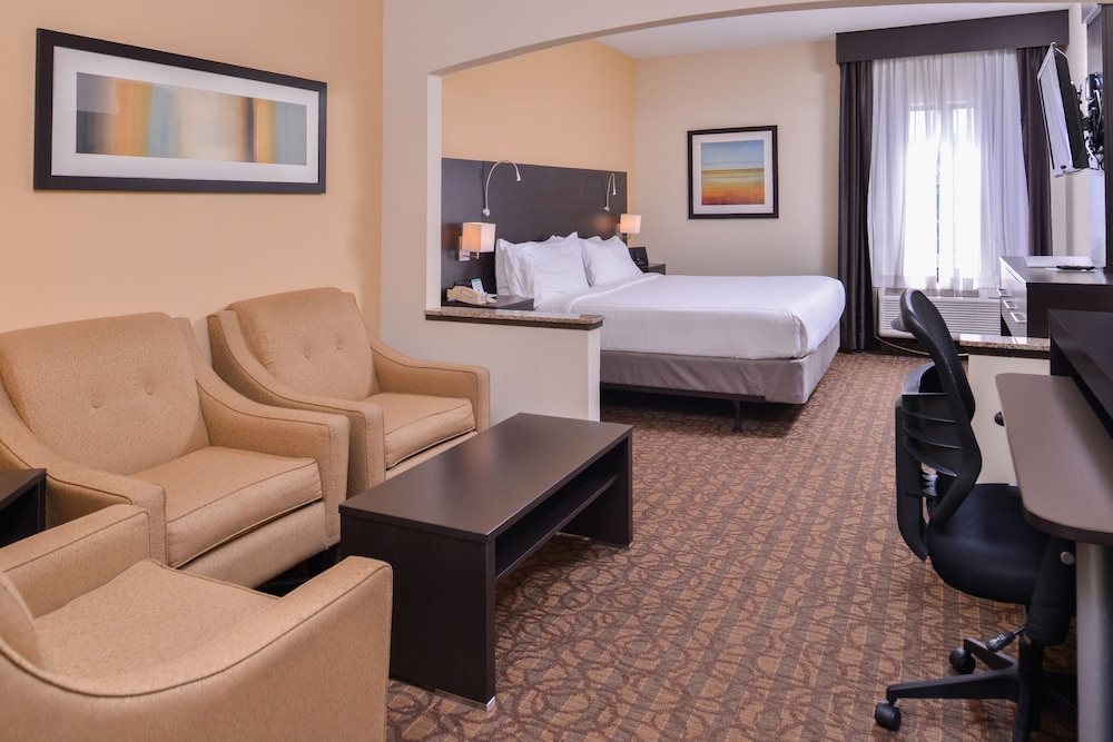 Suite, 1 King Bed - Photo 2