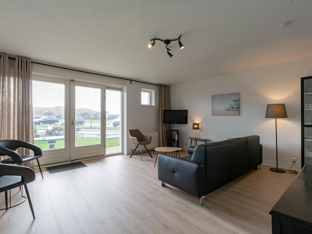 Classic Apartment, 2 Bedrooms photo 2