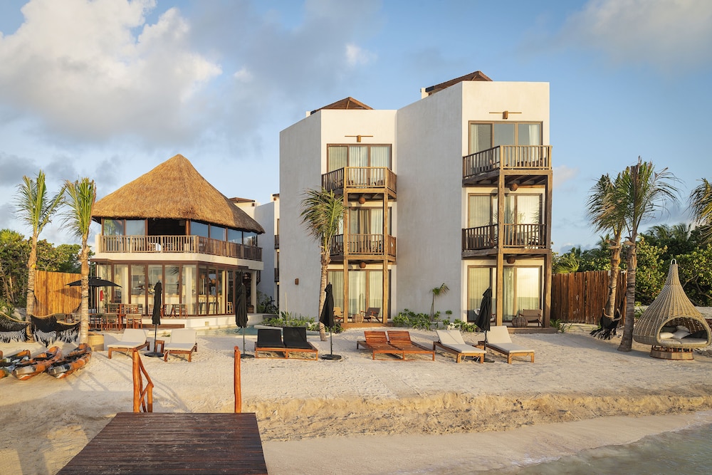 Beachfront Upper King - Photo 3