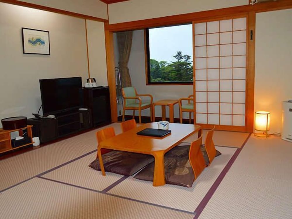 (All You Can Drink At Dinner) Standard Quadruple Room, Smoking, Partial Sea View photo 2