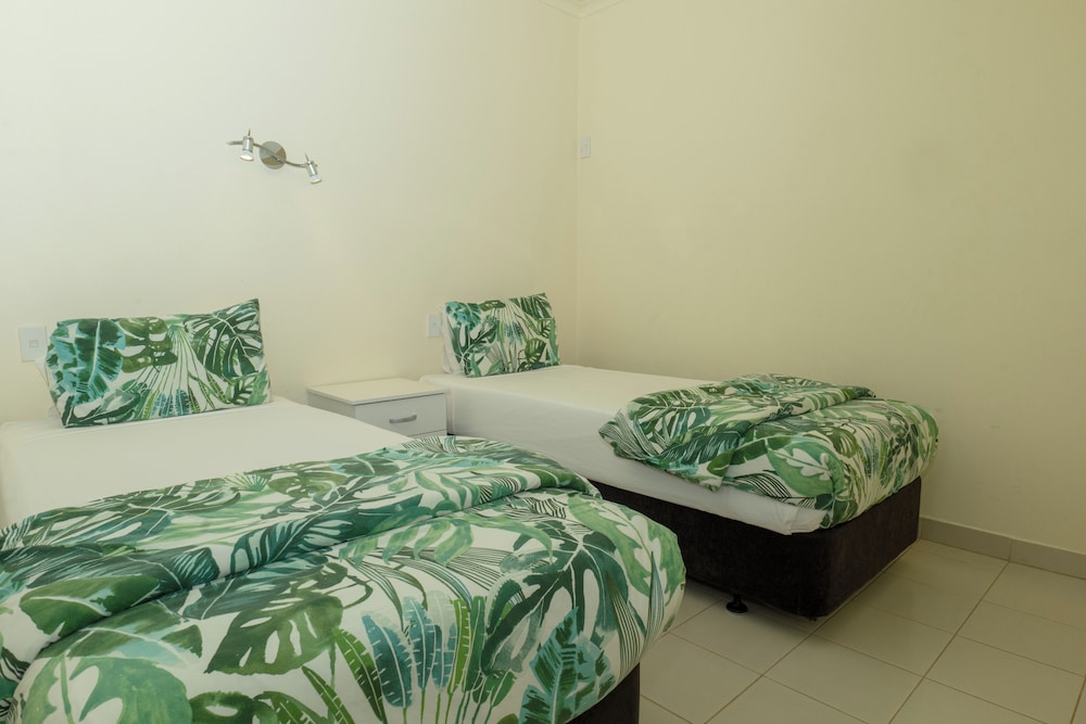 3 Bedroom Beachfront Villa - Photo 2