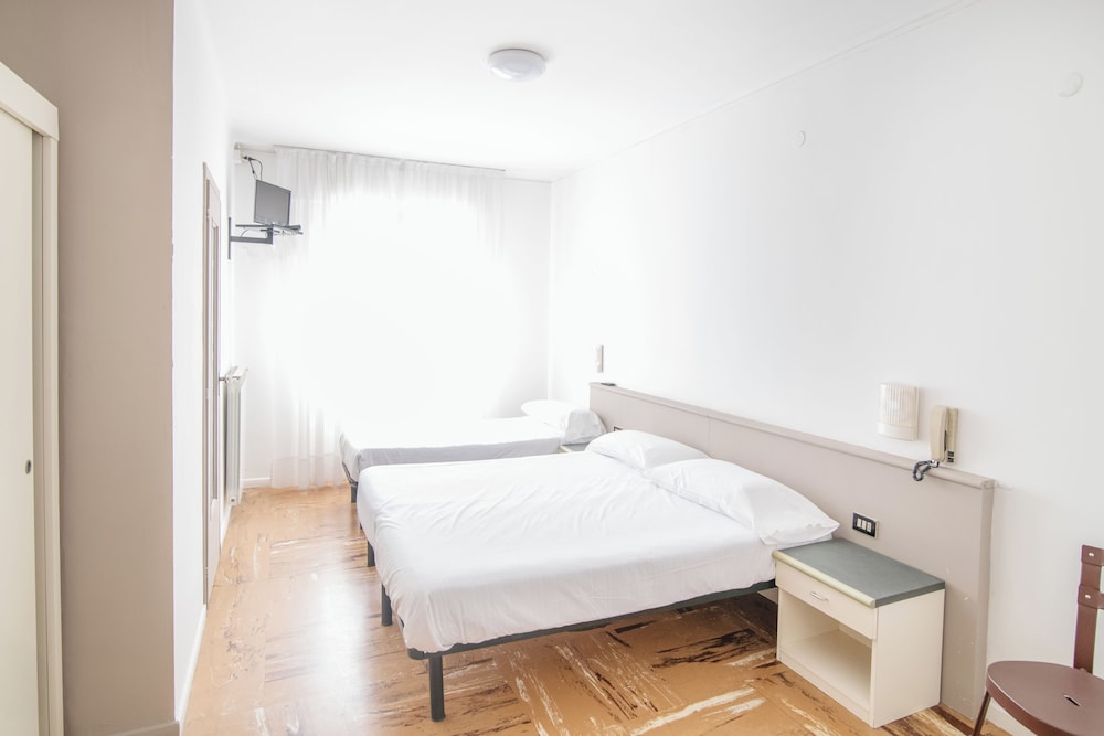 Economy Triple Room
