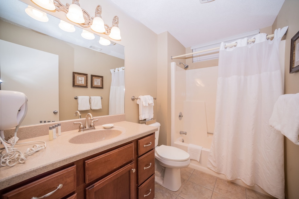 Deluxe Room, 1 Queen Bed with Sofa bed, Golf View (Valleyview One Bedroom Condo) - Photo 4