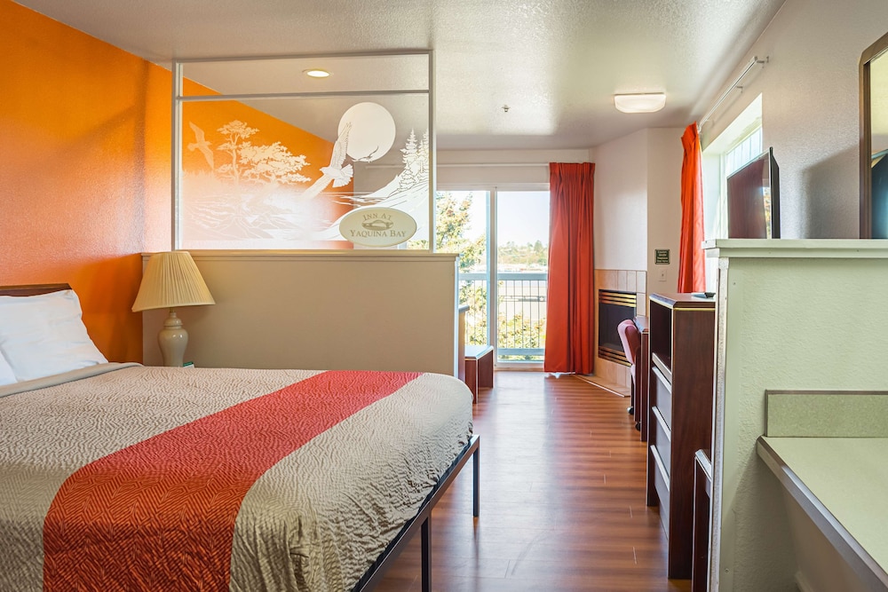 Deluxe Suite, 1 King Bed, Non Smoking, Hot Tub - Photo 1