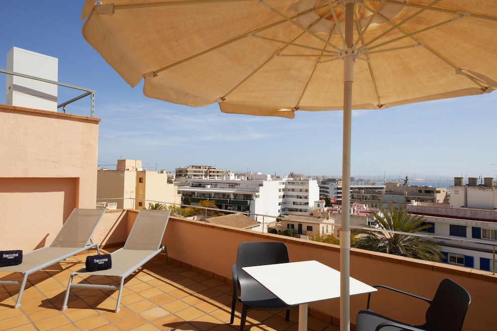 Superior Room, Balcony, Sea View thumbnail 6