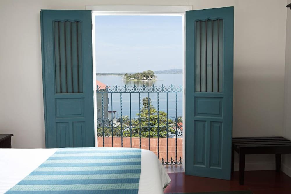 Junior Room, Lake View
