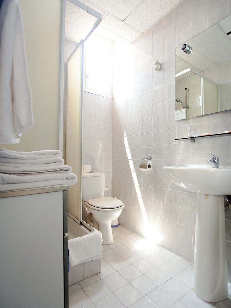 Deluxe Room - Photo 5