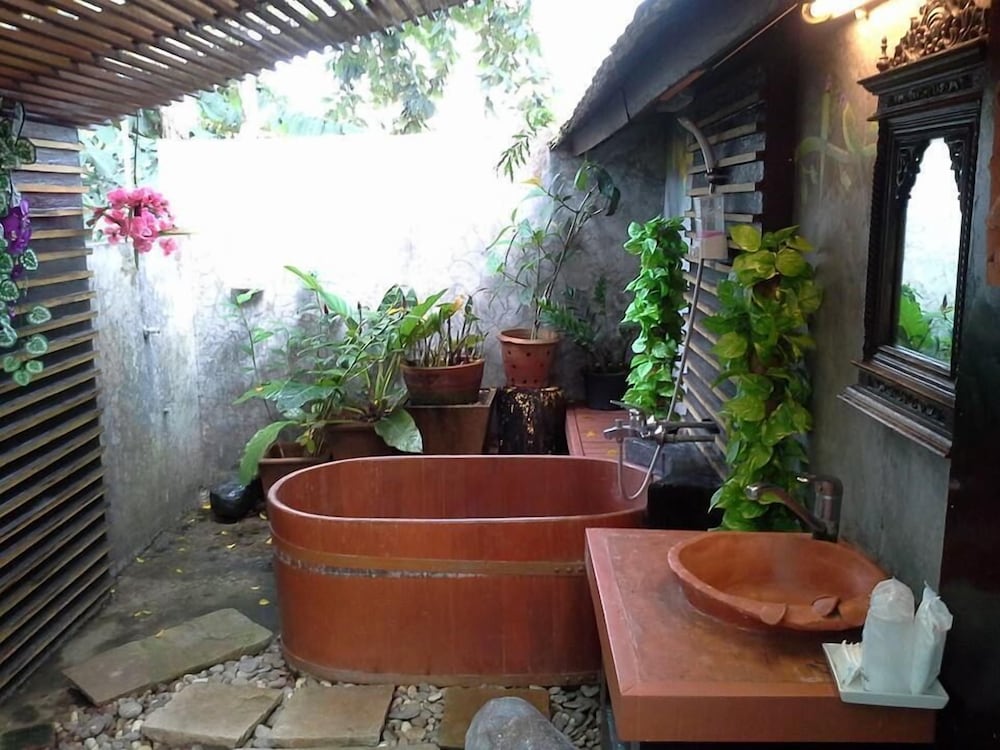 Classic Double Room (ห้องพักในบ้านขาว - max 4 persons/room) photo 2