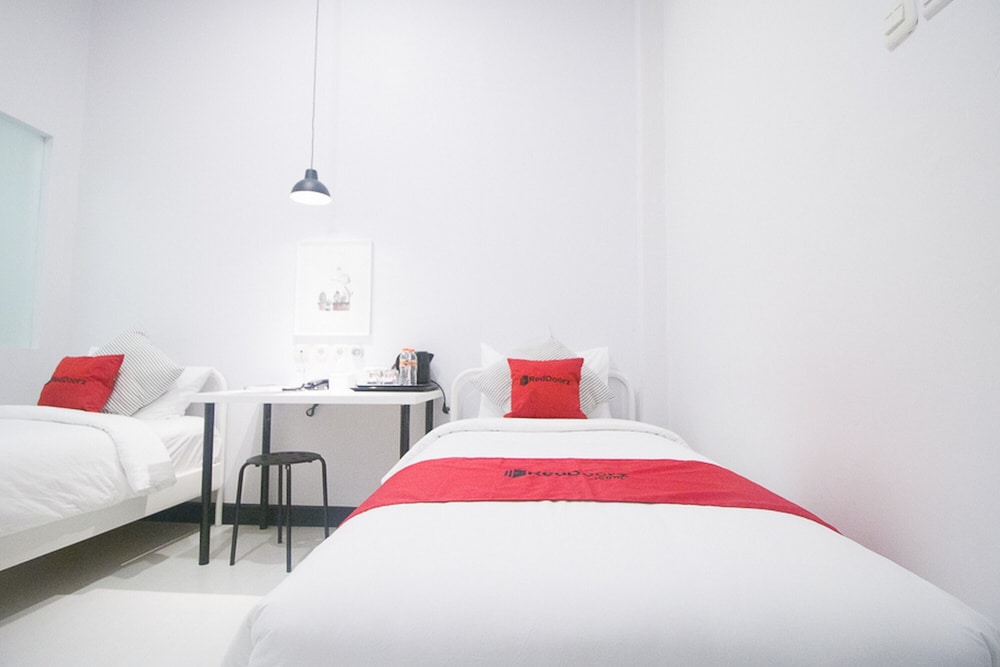 Twin Room (Reddoorz) photo 2