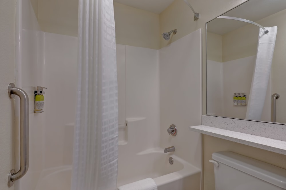 Suite, 1 Bedroom - Photo 11