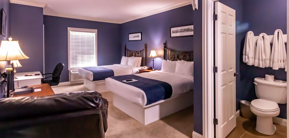 Signature Double Room, 2 Queen Beds, Refrigerator & Microwave, Ground Floor photo 1