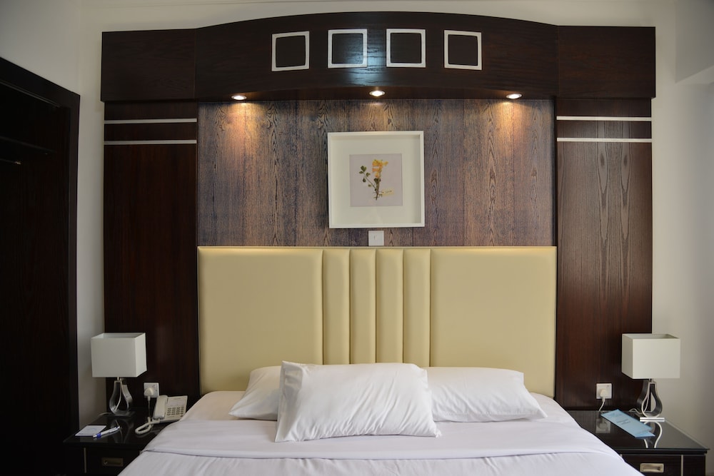 Standard Double Room, 1 King Bed photo 3