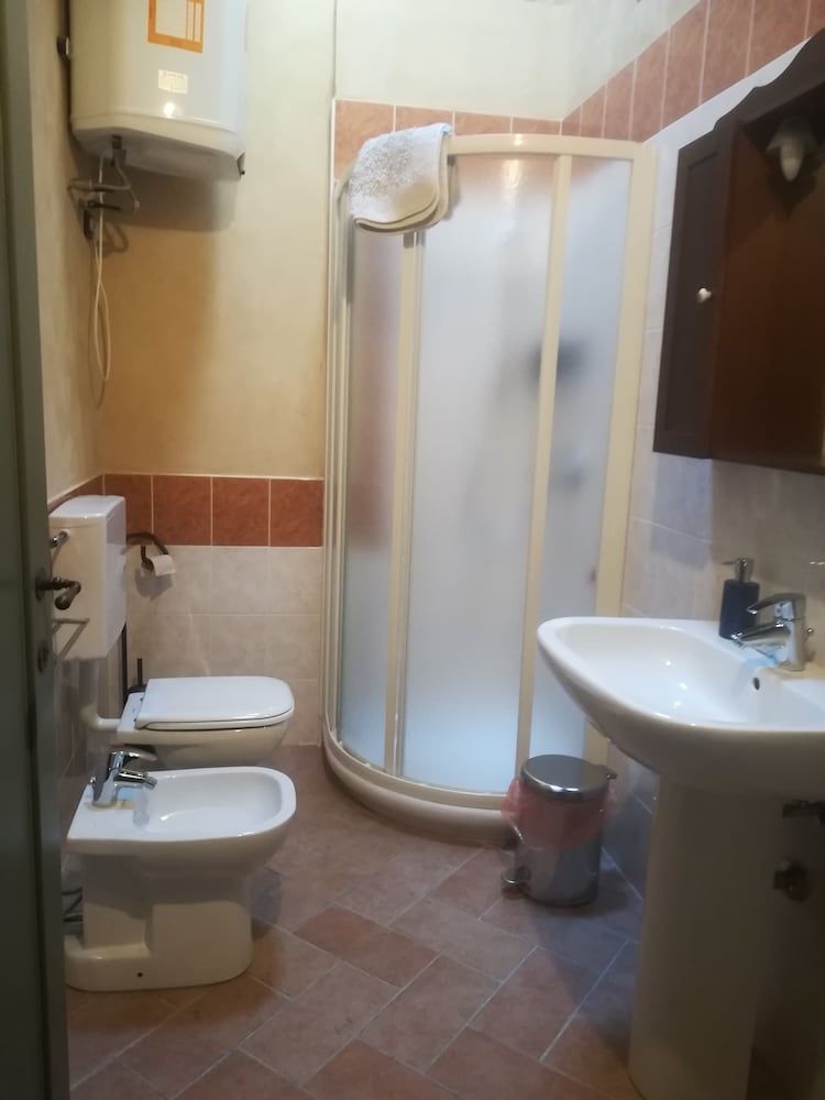 Twin Room, 2 Twin Beds, Shared Bathroom (Papavero) photo 2