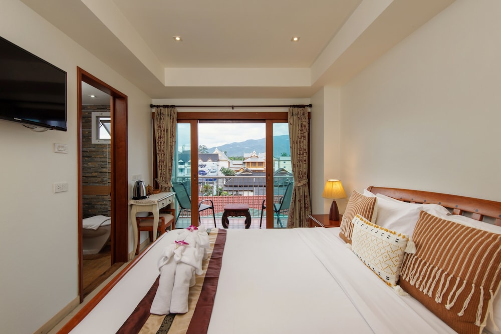 Signature Room, 1 King Bed, Balcony