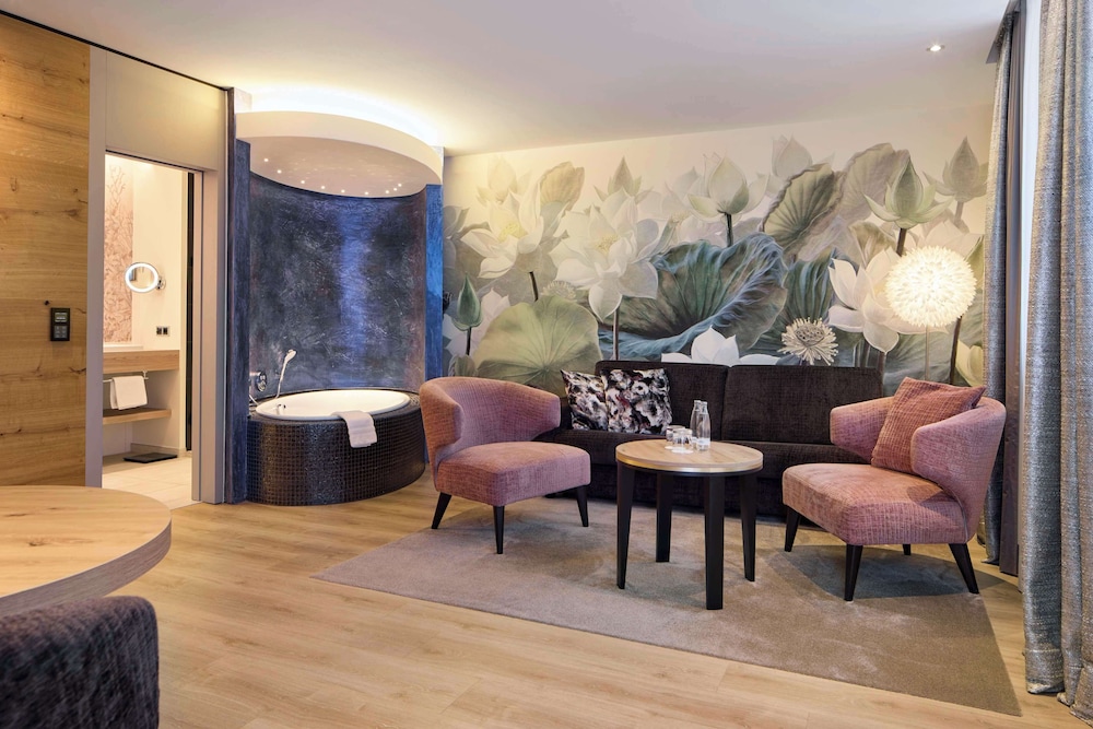 Suite, 1 Double Bed, Jetted Tub, Park View photo 2
