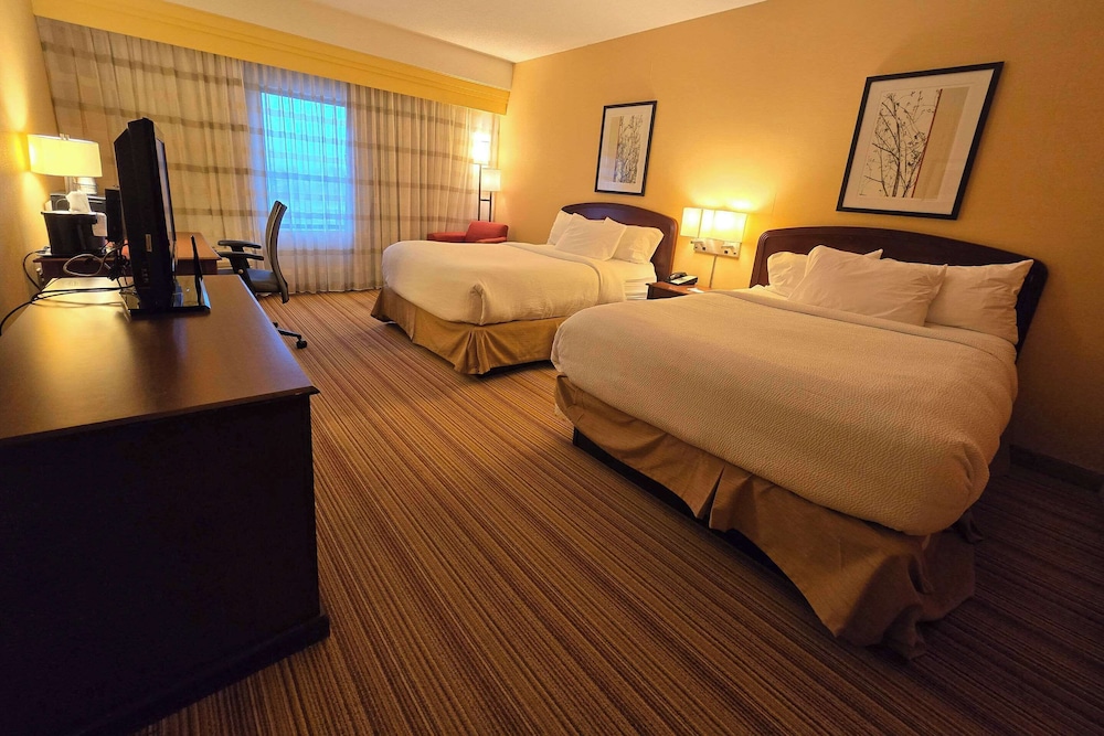Standard Room, 2 Queen Beds, Non Smoking - Photo 12