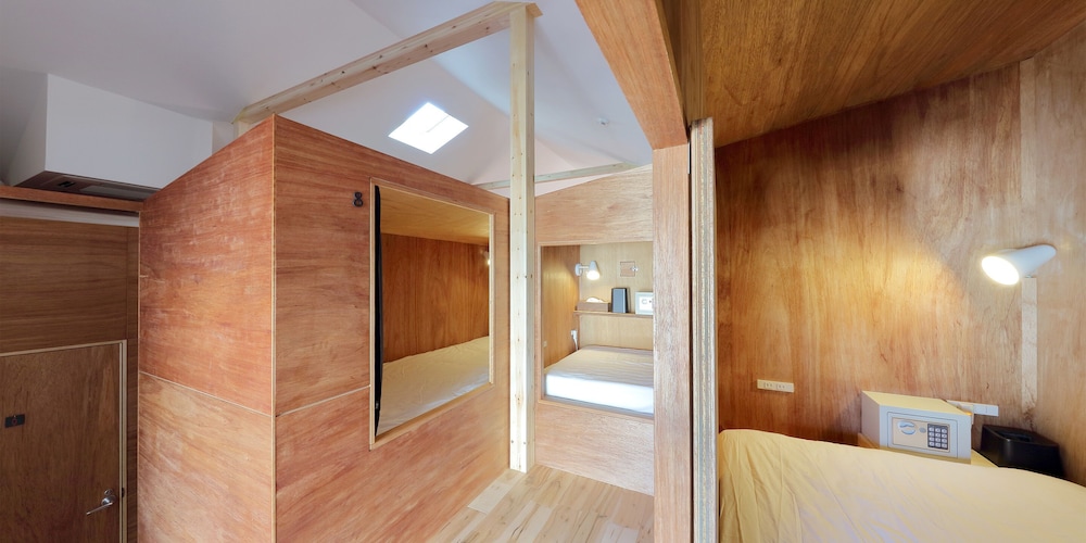 Cabin Narrow