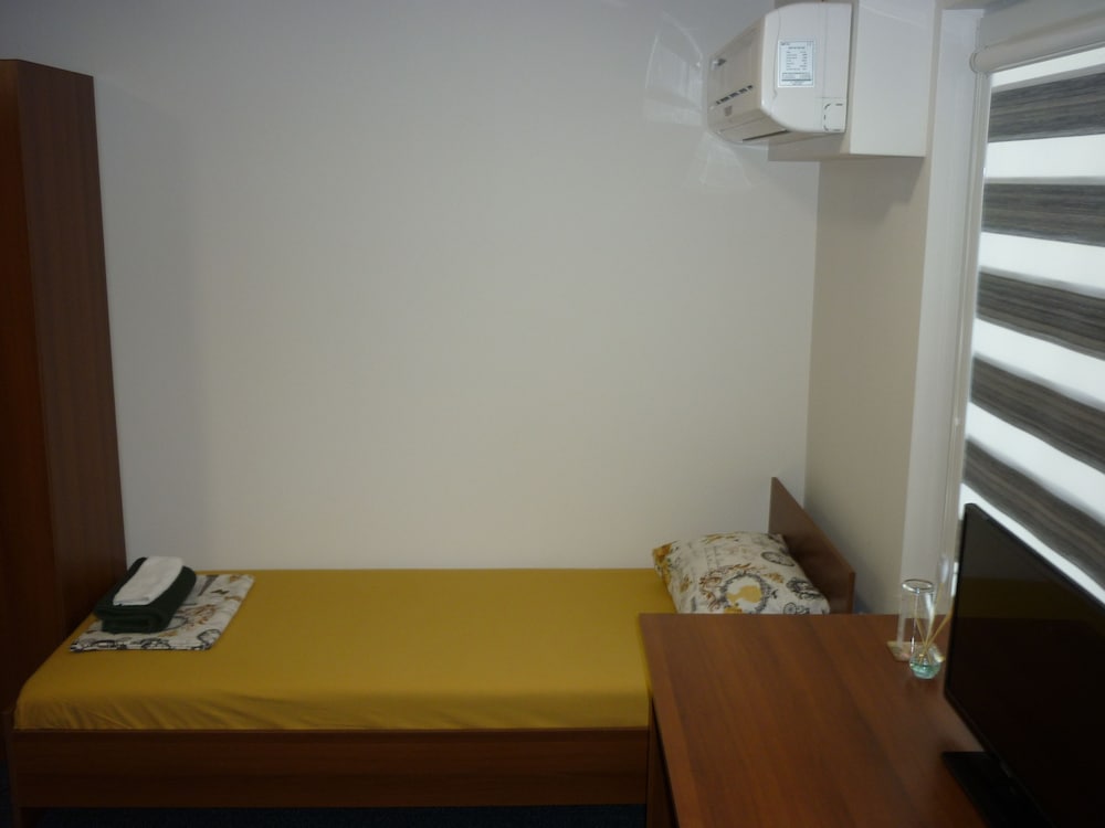 Standard Double or Twin Room photo 3