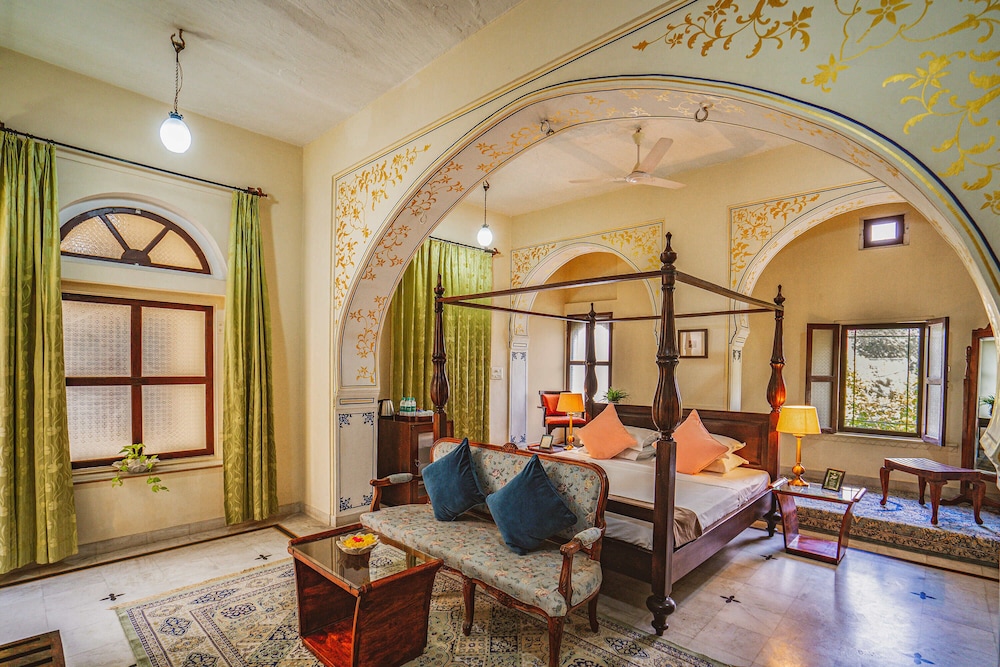 Palace Room photo 1