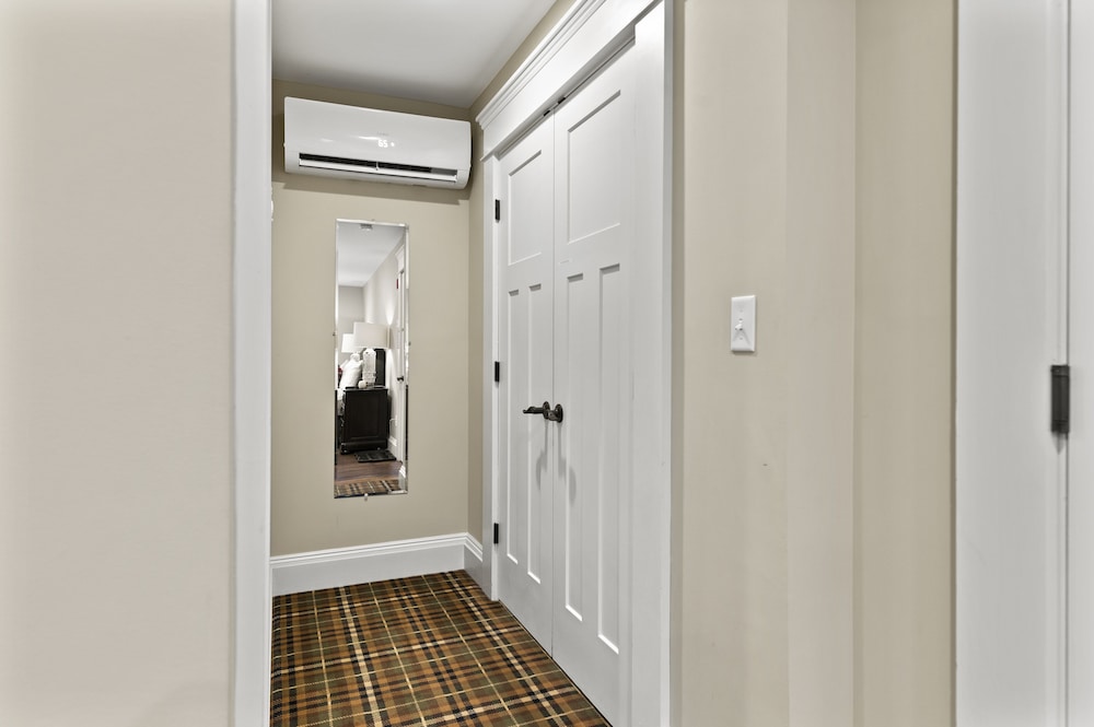 Family Room - Photo 6