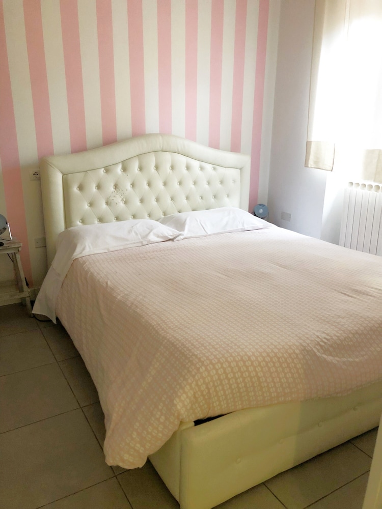 Family Quadruple Room, 1 Double Bed With Sofa Bed, City View, Tower photo 3