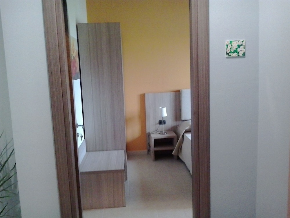 Basic Triple Room, Accessible photo 3